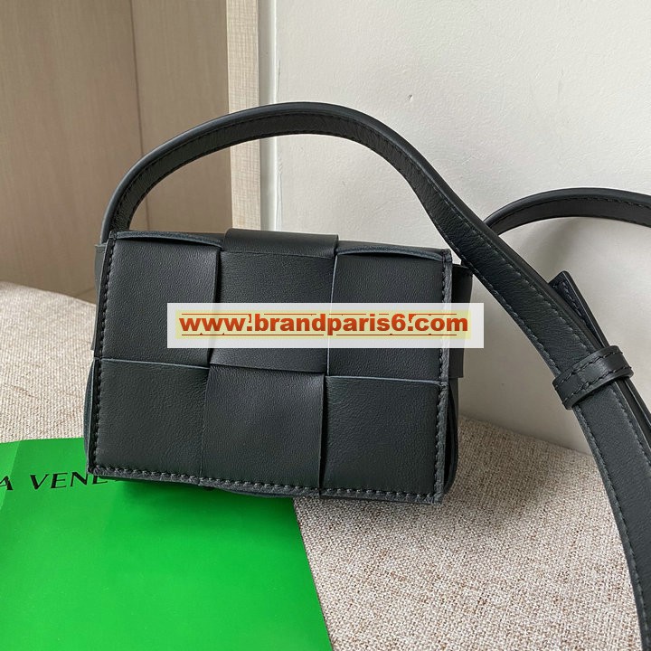 BOV666688BK-aj ボッテガヴェネタ BOTTEGAVENETA 2021年最新入荷 ザ カセット 斜め掛け ショルダーバッグ クロスボディバッグ ミニバッグ マグネットクロージャー