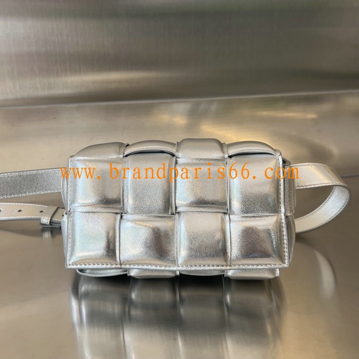 BOV710075YS-aj ボッテガヴェネタ BOTTEGAVENETA 2023年最新入荷 ミニカセット スクエアバッグ 斜め掛け ショルダーバッグ クロスボディバッグ