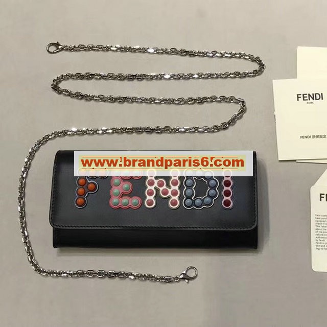 FD0256BK168　フェンディ　2018年最新作　二つ折り長財布