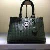 BOV7453NML-QJ　ボッテガヴェネタ BOTTEGAVENETA 2019年最新入荷 イントレチャート カーフ ベビー ローマバッグ ハンドバッグ 2way ショルダーバッグ カーフスキン 黒