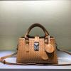 BOV7453YQF-QJ　ボッテガヴェネタ BOTTEGAVENETA 2019年最新入荷 イントレチャート カーフ ベビー ローマバッグ ハンドバッグ 2way ショルダーバッグ ラムスキン