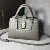 BOV7453ZHX-QJ　ボッテガヴェネタ BOTTEGAVENETA 2019年最新入荷 イントレチャート カーフ ベビー ローマバッグ ハンドバッグ 2way ショルダーバッグ ラムスキン 