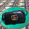 GG550129-057　GUCCI グッチ 2019年最新入荷 アリー スモール 斜め掛け ショルダーバッグ レディースかばん カーフスキン 黒