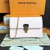 M63306-057　ルイヴィトン LOUISVUITTON 2019年最新入荷 ポルトフォイユ チェリーウッド チェーンウォレット パテントカーフレザー ショルダー付き 