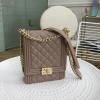 CH0130QH-063　CHANEL シャネル 2019年最新作 BOY 斜め掛け ショルダーバッグ グレインド カーフスキン レディースかばん