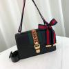 GG421882K-057　グッチ GUCCI 2019年最新入荷 シルヴィ スモール ショルダーバッグ レディースかばん カーフスキン