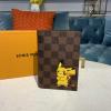 N64412P-057　ルイヴィトン LOUISVUITTON 2019年最新入荷 クーヴェルテュール パスポール NM パスポートケース カードケース ピカチュウ プリント ダミエエベヌキャンパス