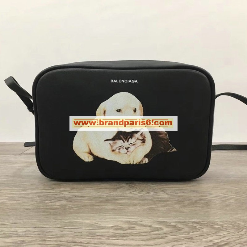 BA489812g-YUN　バレンシアガ BALENCIAGA 2019年最新入荷 カメラバッグ 斜め掛け ショルダーバッグ クロスボディバッグ レザー