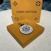 M68667-057　ルイヴィトン LOUISVUITTON 2020年最新入荷 ポルト クレ パディッド ウィンドウローズ キーケース キーホルダー バッグチャーム キーリング