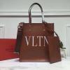 VL0976-99　ヴァレンティノ Valentino 2020年最新入荷 トートバッグ ハンドバッグ VLTN プリント レザー レディースかばん