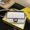 FD83329B-BXN　フェンディ FENDI 2020年最新入荷 バゲット ショルダーバッグ クラッチバッグ レザー スモールバッグ レディースかばん