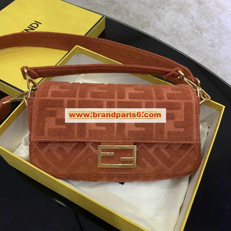 FD83351-BXN　フェンディ FENDI 2020年最新入荷 バゲット 斜め掛け ショルダーバッグ スモールバッグ レザー レディースかばん
