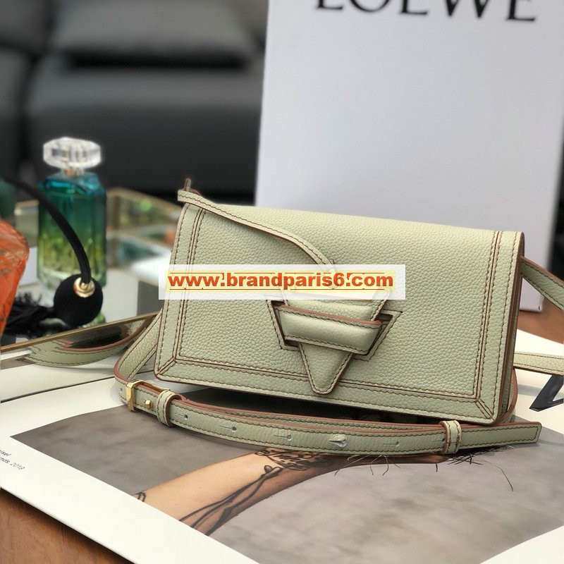 LE51950QG-DDB　ロエベ LOEWE 2020年最新入荷 バルセロナ ミニバッグ 斜め掛け ショルダーバッグ チェーンウォレット レザー レディースかばん