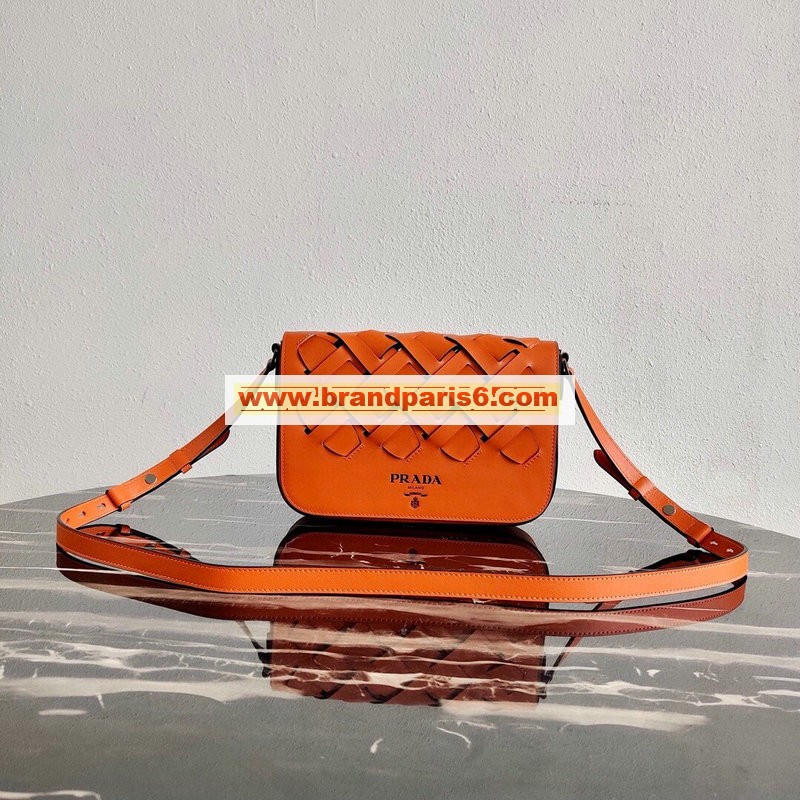 PD1BD246CS-DDB　プラダ PRADA 2020年最新入荷 スモールバッグ 斜め掛け ショルダーバッグ レディースかばん 編み込み モチーフ付き レザー