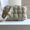 BOV70026BS-aj　ボッテガヴェネタ BOTTEGAVENETA 2020年最新入荷 パデッド カセット 斜め掛け ショルダーバッグ カーフレザー