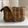 BOV70026KF-aj　ボッテガヴェネタ BOTTEGAVENETA 2020年最新入荷 パデッド カセット 斜め掛け ショルダーバッグ カーフレザー