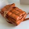 BOV70026CS-aj　ボッテガヴェネタ BOTTEGAVENETA 2020年最新入荷 パデッド カセット 斜め掛け ショルダーバッグ カーフレザー