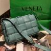 BOV70094QL-aj　ボッテガヴェネタ BOTTEGAVENETA 2020年最新入荷 パデッド カセット 斜め掛け ショルダーバッグ ラムスキン