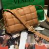 BOV70094TH-aj　ボッテガヴェネタ BOTTEGAVENETA 2020年最新入荷 パデッド カセット 斜め掛け ショルダーバッグ ラムスキン