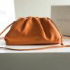 BOV576227pCS-aj　ボッテガヴェネタ BOTTEGAVENETA 2020年最新入荷 ミニ ザ ポーチ 斜め掛け ショルダーバッグ レディースかばん カーフレザー