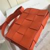 BOV578004CS-aj　ボッテガヴェネタ BOTTEGAVENETA 2020年最新入荷 パデッド カセット 斜め掛け ショルダーバッグ ラムスキン