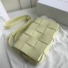 BOV578004MB-aj　ボッテガヴェネタ BOTTEGAVENETA 2020年最新入荷 パデッド カセット 斜め掛け ショルダーバッグ ラムスキン
