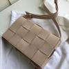 BOV578004LF-aj　ボッテガヴェネタ BOTTEGAVENETA 2020年最新入荷 パデッド カセット 斜め掛け ショルダーバッグ ラムスキン