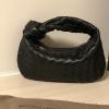 BOV609409BK-aj　ボッテガヴェネタ BOTTEGAVENETA 2020年最新入荷 BV ジョディ トートバッグ ラウンド型ミニホーボーバッグ イントレチャートレザー