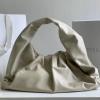 BOV610524MB-aj　ボッテガヴェネタ BOTTEGAVENETA 2020年最新入荷 ショルダーバッグ ポーチ ホーボーバッグ トートバッグ カーフレザー