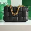 BOV631421JSZ-aj　ボッテガヴェネタ BOTTEGAVENETA 2020年最新入荷 パデッド カセット 斜め掛け ショルダーバッグ ラムスキン 