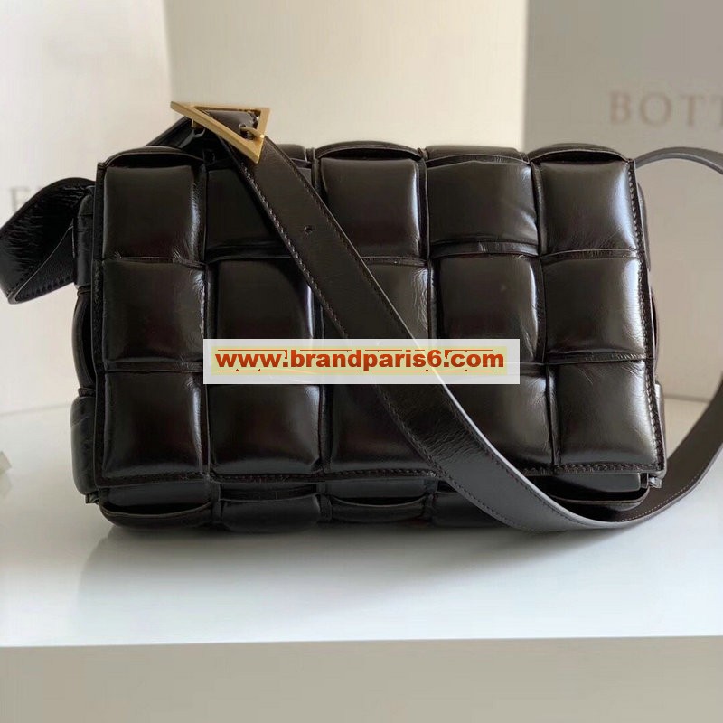 BOV70026SK-aj　ボッテガヴェネタ BOTTEGAVENETA 2020年最新入荷 パデッド カセット 斜め掛け ショルダーバッグ カーフレザー