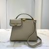 FD312QH-168　フェンディ FENDI 2020年最新入荷 ピーカブー トートバッグ ハンドバッグ 2way 斜め掛け ショルダーバッグ レディースかばん レザー