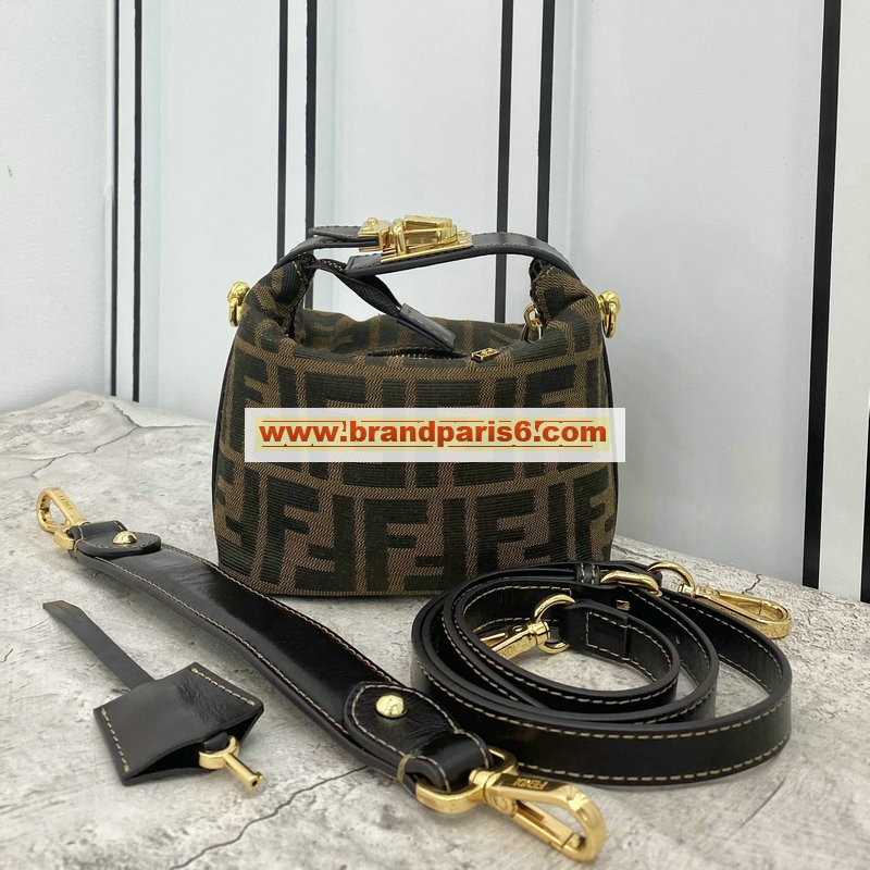 FD0165-168　フェンディ FENDI 2020年最新入荷 斜め掛け ショルダーバッグ スクエアバッグ 弁当かばん レディースかばん レザー