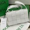 BOV578004QB-aj　ボッテガヴェネタ BOTTEGAVENETA 2020年最新入荷 パデッド カセット 斜め掛け ショルダーバッグ レディースかばん ラムスキン 