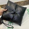 BOV630349LBK-aj　ボッテガヴェネタ BOTTEGAVENETA 2020年最新入荷  手持ちかばん クラッチバッグ ポーチ レディースかばん イントレチャートレザー