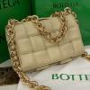 BOV631421QX-aj　ボッテガヴェネタ BOTTEGAVENETA 2020年最新入荷 ザ パデッド カセット 斜め掛け ショルダーバッグ レディースかばん ラムスキン 