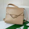BOV652391XS-aj　ボッテガヴェネタ BOTTEGAVENETA 2021年最新入荷 ザ クリップ 斜め掛け ショルダーバッグ クロスボディバッグ スクエアバッグ ボックスカーフ