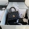 CH2215QJBK-057　シャネル CHANEL 2021年最新入荷 トップハンドル ミニ フラップ バッグ トートバッグ ハンドバッグ 2way ショルダーバッグ クロスボディ キャビアスキン