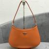 PD1BC499CS-025　プラダ PRADA 2021年最新入荷 クレオ ホーボーバッグ ショルダーバッグ レディースかばん トライアングルロゴ付 カーフレザー