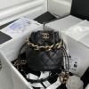 CH2390BK-057　シャネル CHANEL 2021年最新入荷 ミニ バゲットバッグ 斜め掛け ショルダーバッグ クロスボディ レディースかばん ドローストリングバッグ ラムスキン