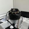 CH2425BK-057　シャネル CHANEL 2021年最新入荷 ミニ バゲットバッグ 斜め掛け ショルダーバッグ クロスボディ レディースかばん ドローストリングバッグ ラムスキン