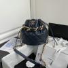 CH2425SL-057　シャネル CHANEL 2021年最新入荷 ミニ バゲットバッグ 斜め掛け ショルダーバッグ クロスボディ レディースかばん ドローストリングバッグ ラムスキン