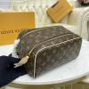 M44494-057　ルイヴィトン LOUISVUITTON 2021年最新入荷 ドップ キット 手持ちかばん 洗面具収納 ポーチ ダブルファスナー開閉式 モノグラムキャンパス