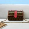 FD0181BLR-168　フェンディ FENDI 2021年最新作 バゲット チポーチ ェーンクラッチ 斜め掛け ショルダーバッグ クロスボディバッグ