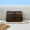 FD0181BLK-168　フェンディ FENDI 2021年最新作 バゲット チポーチ ェーンクラッチ 斜め掛け ショルダーバッグ クロスボディバッグ