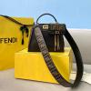 FD2125csK-168　フェンディ FENDI 2021年最新作 ピーカブー トートバッグ ハンドバッグ 2way ショルダーバッグ クロスボディバッグ レディースかばん 