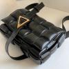 BOV70026KJ-aj　ボッテガヴェネタ BOTTEGAVENETA 2020年最新入荷 パデッド カセット 斜め掛け ショルダーバッグ カーフレザー 