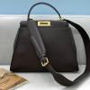 FD2121MK-168　フェンディ FENDI 2021年最新入荷 ピーカブー トートバッグ トップハンドルバッグ ハンドバッグ カーフレザー