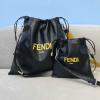 FD8355LK-168　フェンディ FENDI 2021年最新入荷 8BT337 パック スリムクラッチ ドローストリングバッグ クロスボディ 2way ポーチバッグ カーフレザー