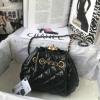 CH1802BK-JS　シャネル CHANEL 2021年最新入荷 バゲットバッグ 斜め掛け ショルダーバッグ ドローストリングバッグ クロスボディバッグ レディースかばん カーフレザー